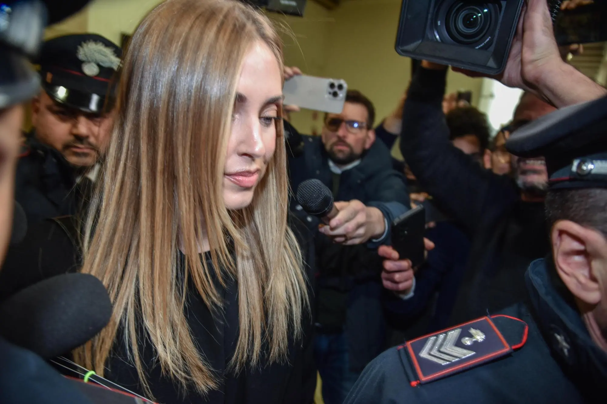 Chiara Ferragni esce dall’aula del tribunale dopo l’udienza (Ansa - Corner)