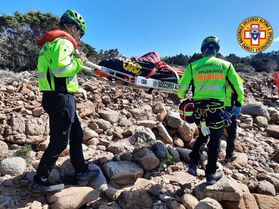 San Teodoro, soccorsa un’escursionista: si era infortunata sulle scogliere di Capo Coda Cavallo