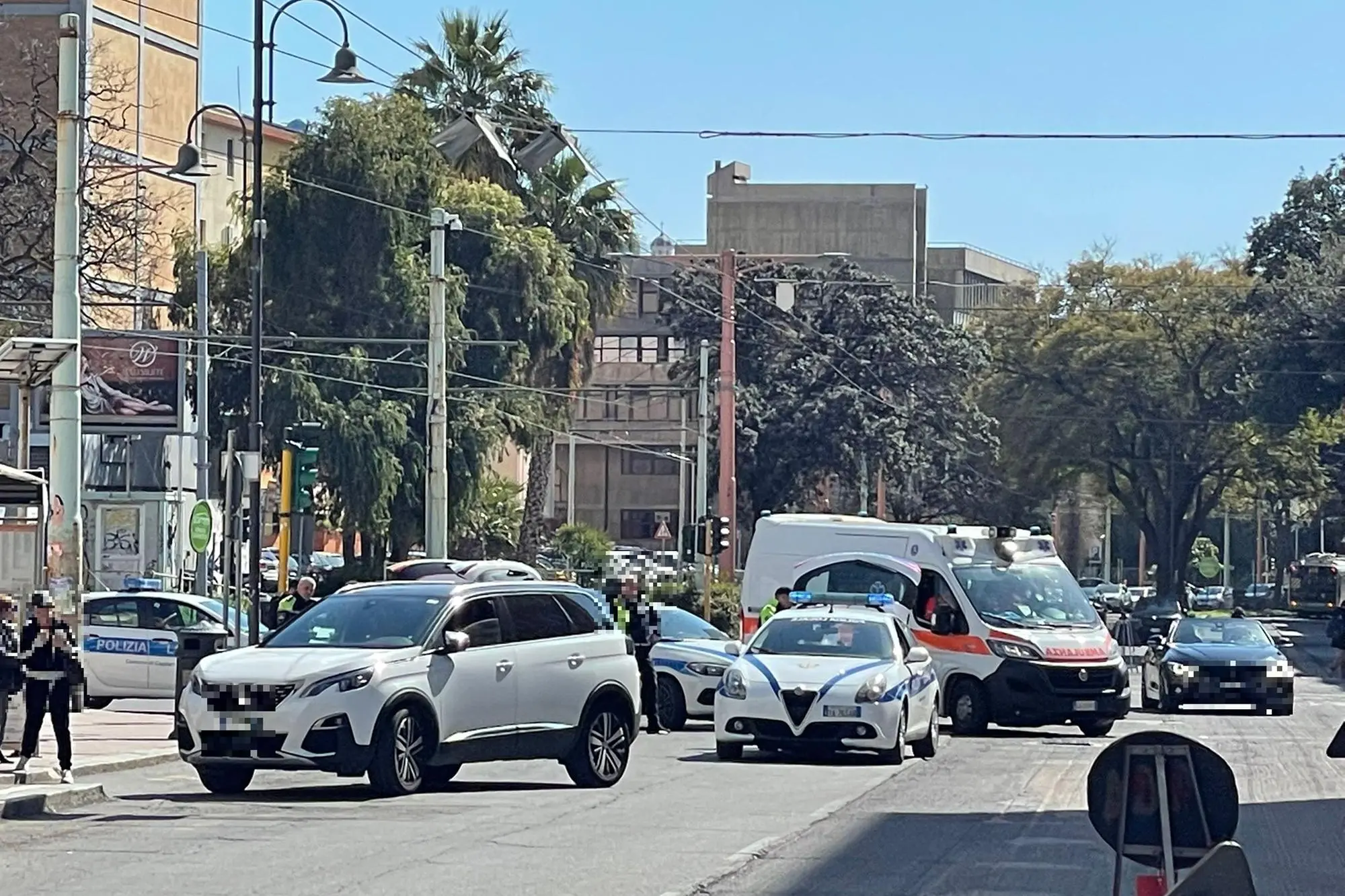 L'incidente in piazza Repubblica (foto Spignesi)