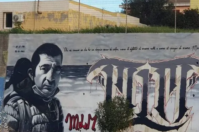 L'immagine di Mario Sedda nel murale (foto Pala)