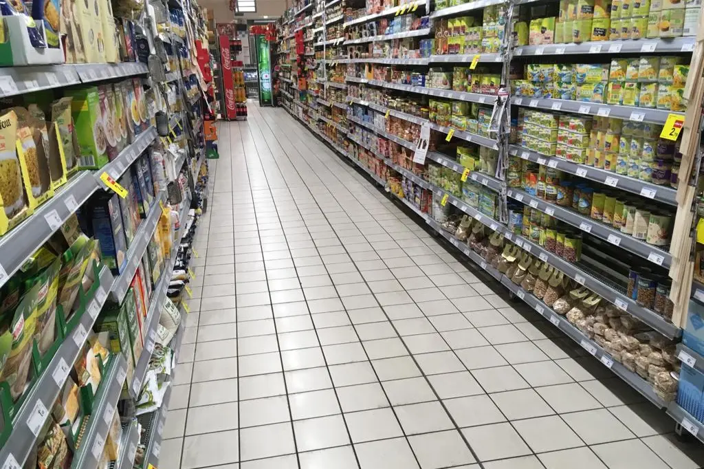 一家超市（照片 L'Unione Sarda.it）