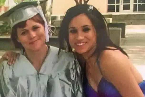 Samantha e Meghan Markle (foto wikipedia)