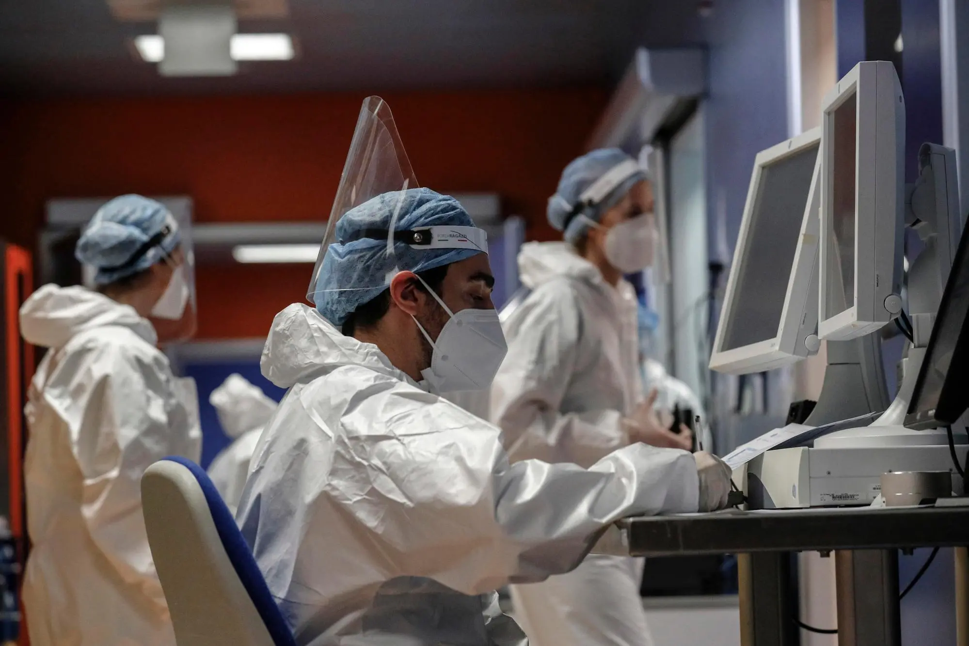 Health workers wearing overalls and protective masks in the intensive care unit of the Covid intensive care unit of the GVM ICC hospital of Casal Palocco near Rome, Italy, 21 January 2022. ANSA/GIUSEPPE LAMI