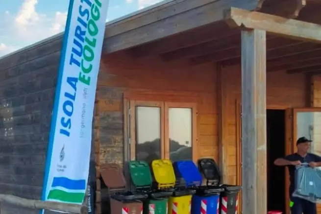 L'isola ecologica aperta alle Saline (foto concessa)