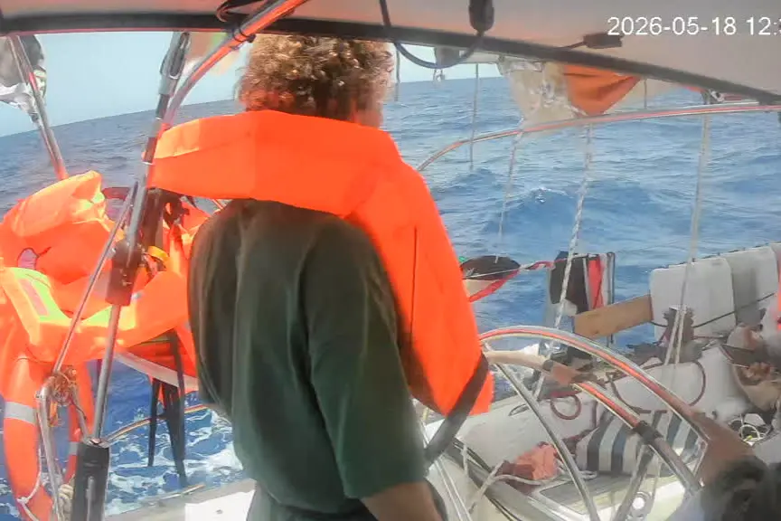 Flotilla, 10 imbarcazioni verso Gaza. "Ci danno la caccia"