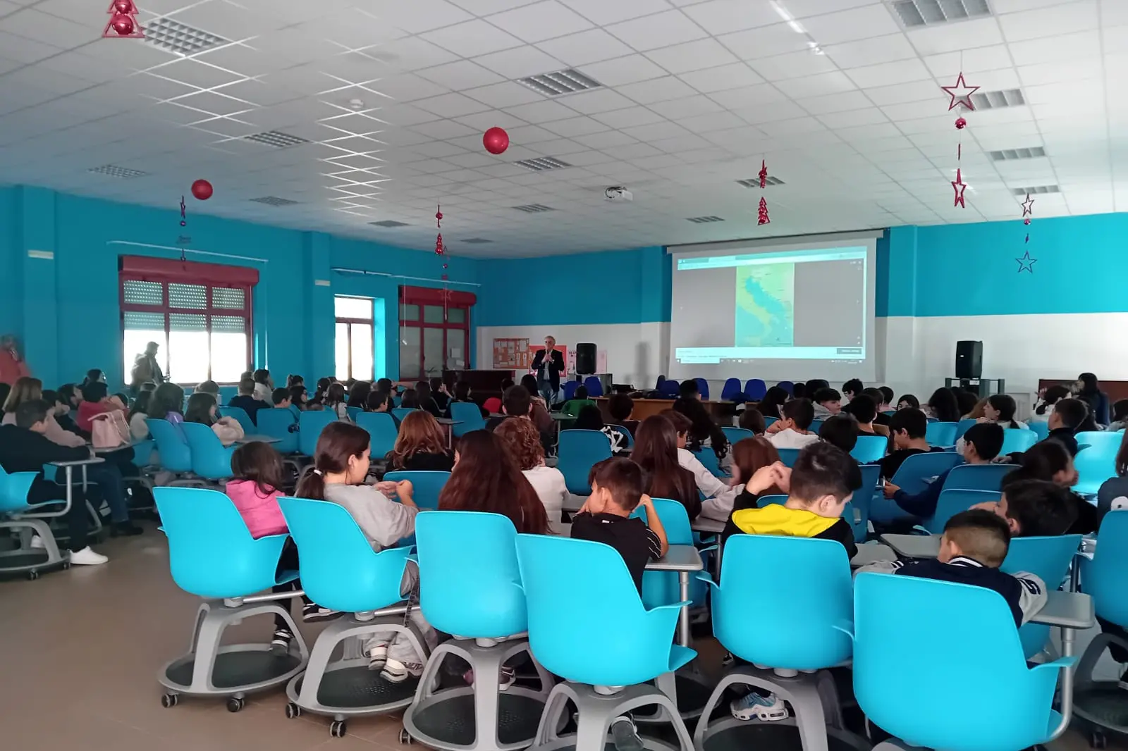Un'attività nella scuola di via Portogallo (foto Daga)