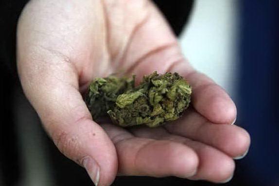 In casa con 300 grammi di marijuana suddivisa in involucri, nei guai a Villasor