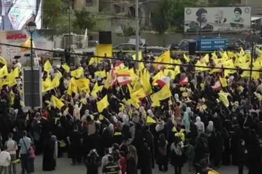 Sostenitori di Hezbollah celebrano anniversario liberazione a Beirut