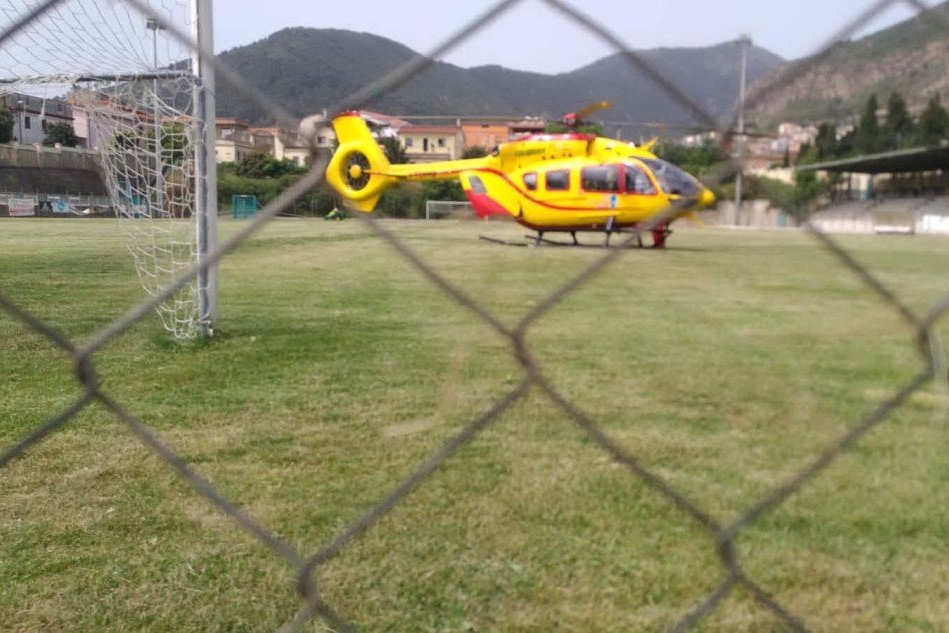 L'intervento dell'elisoccorso a Villacidro (foto L'Unione Sarda)
