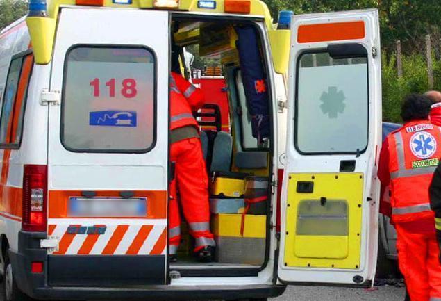 Tragico schianto, muore centauro