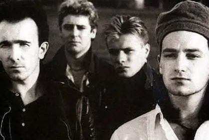 #AccaddeOggi: il 4 febbraio 1985 gli U2 fanno il primo live in Italia. L'esordio al teatro Tenda di Milano