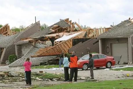 I danni di un tornado (Ansa - Epa)