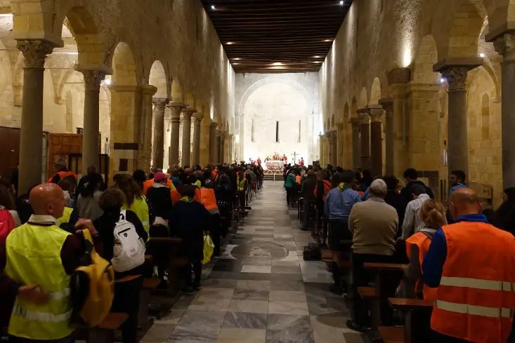 Pellegrini in basilica durante la messa notturna (foto concessa)