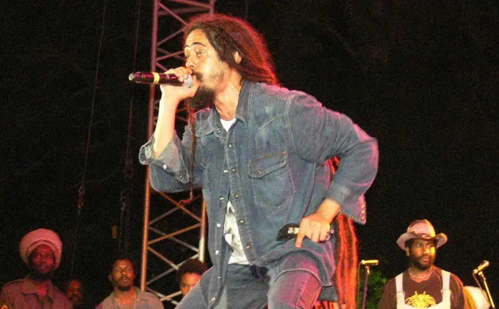 Il secondo è Damian Marley. Entrambi hanno preso la strada del padre (Wikipedia e Ansa)