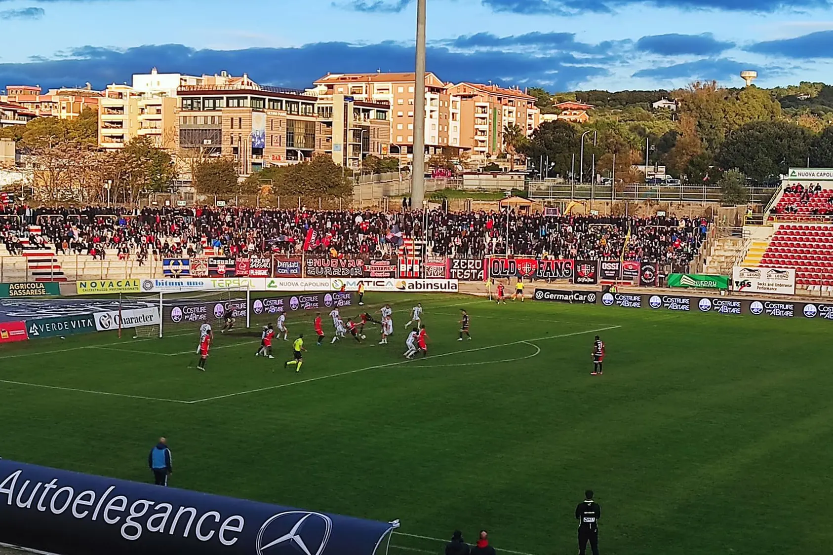 Una rara azione della Torres nel secondo tempo (foto G. Marras)