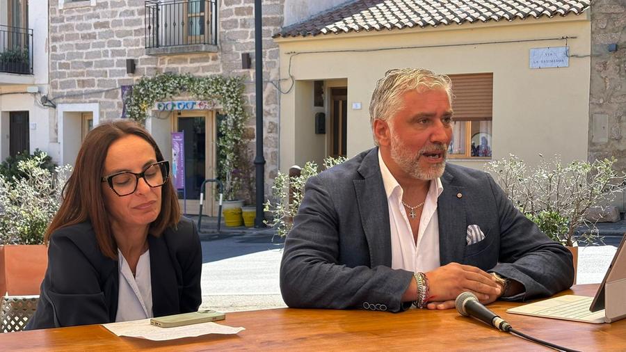 Rosa Maria Elvo in lacrime: «Io ingannata da Ragnedda, valuto querele per le accuse e gli insulti sui social»