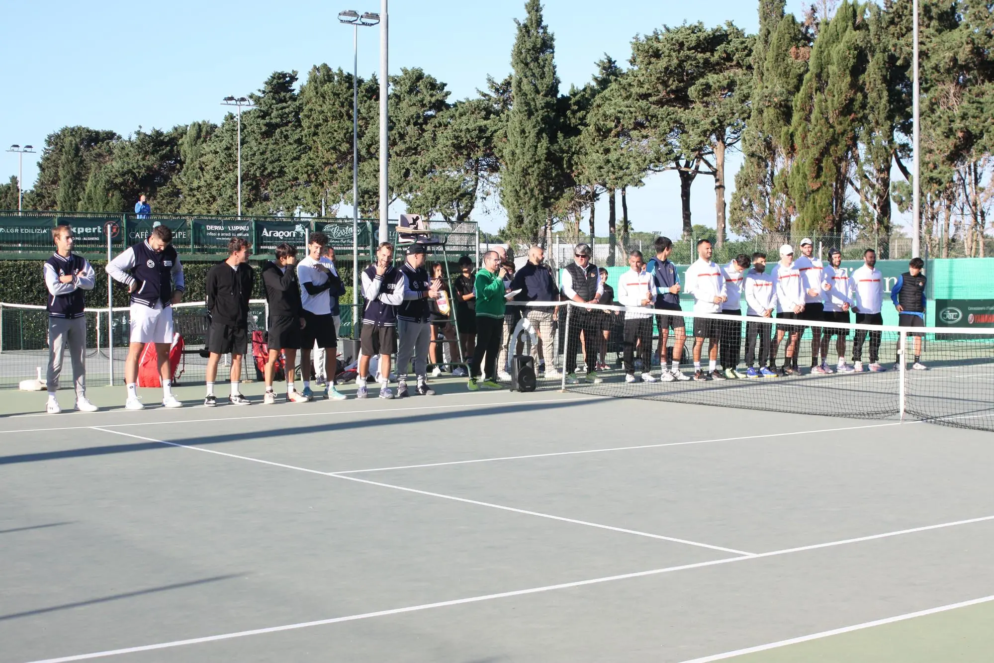La presentazione delle due squadre (foto Antonio Burruni)
