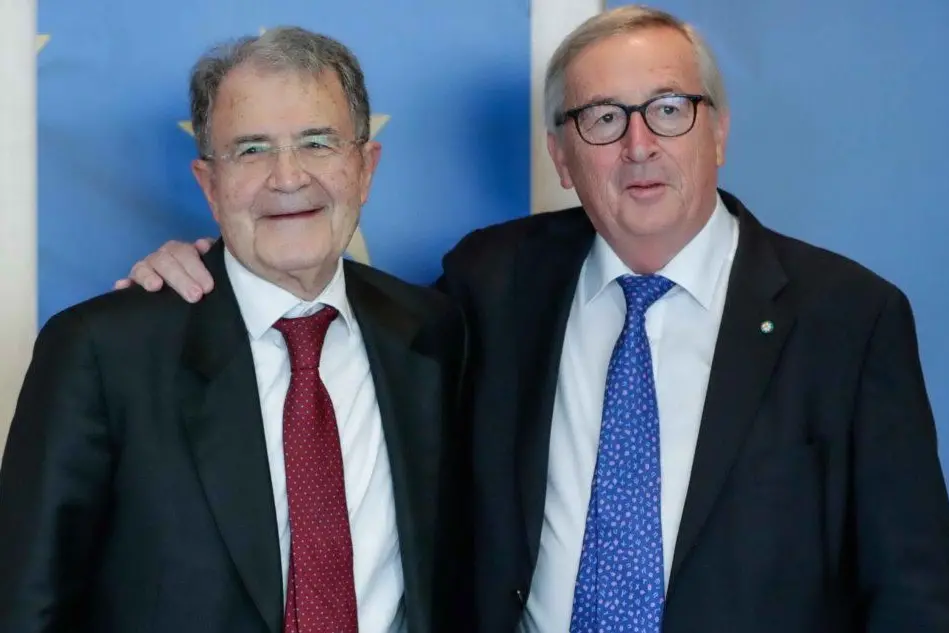 Romano Prodi e Jean Claude Juncker (Ansa)