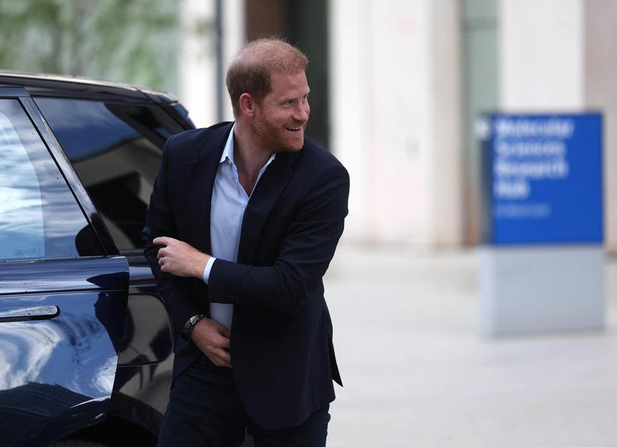 Il principe Harry a Londra: «A Clarence House per incontrare re Carlo»