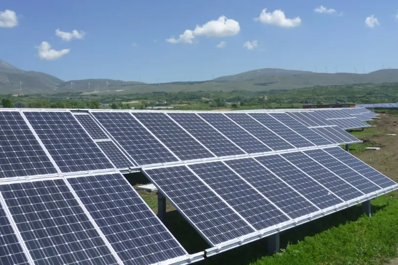 Pannelli fotovoltaici in un'azienda agricola (Archivio L'Unione Sarda)