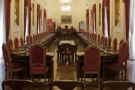 La sala del consiglio comunale (foto Facebook)