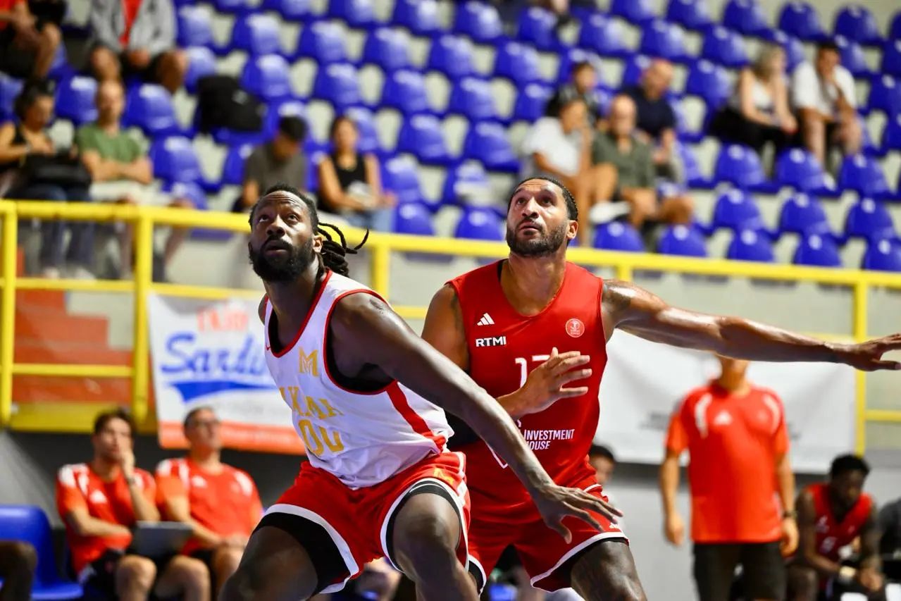 Una fase di gioco tra Maxima e Hapoel (foto Chiaramida)