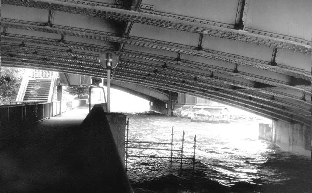 Il ponte sotto il quale è stato trovato il corpo