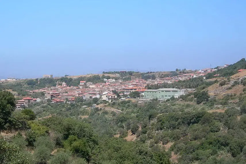 Un panorama di Scano di Montiferro (Wikipedia)