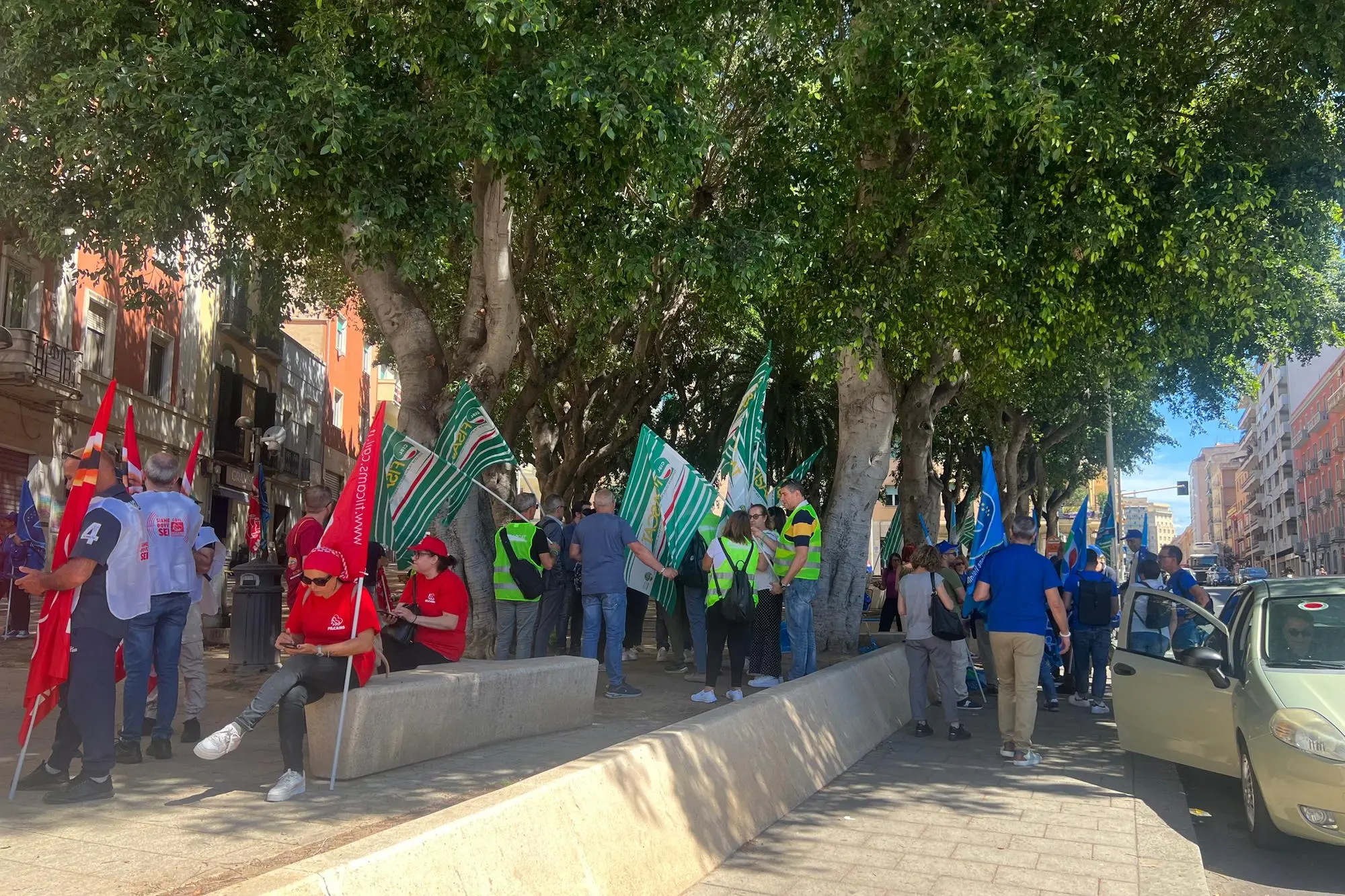 Lo sciopero nazionale delle imprese della ristorazione collettiva associate a Anir e Angem in piazza Gramsci a Cagliari (foto Melis)