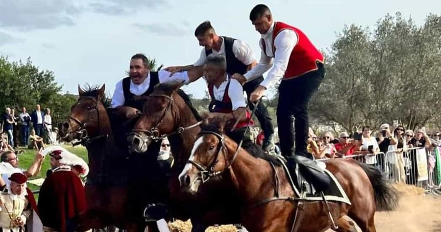 “Pannu ‘e Santu Pedru”, nel campo sulla 554 torna la giostra equestre