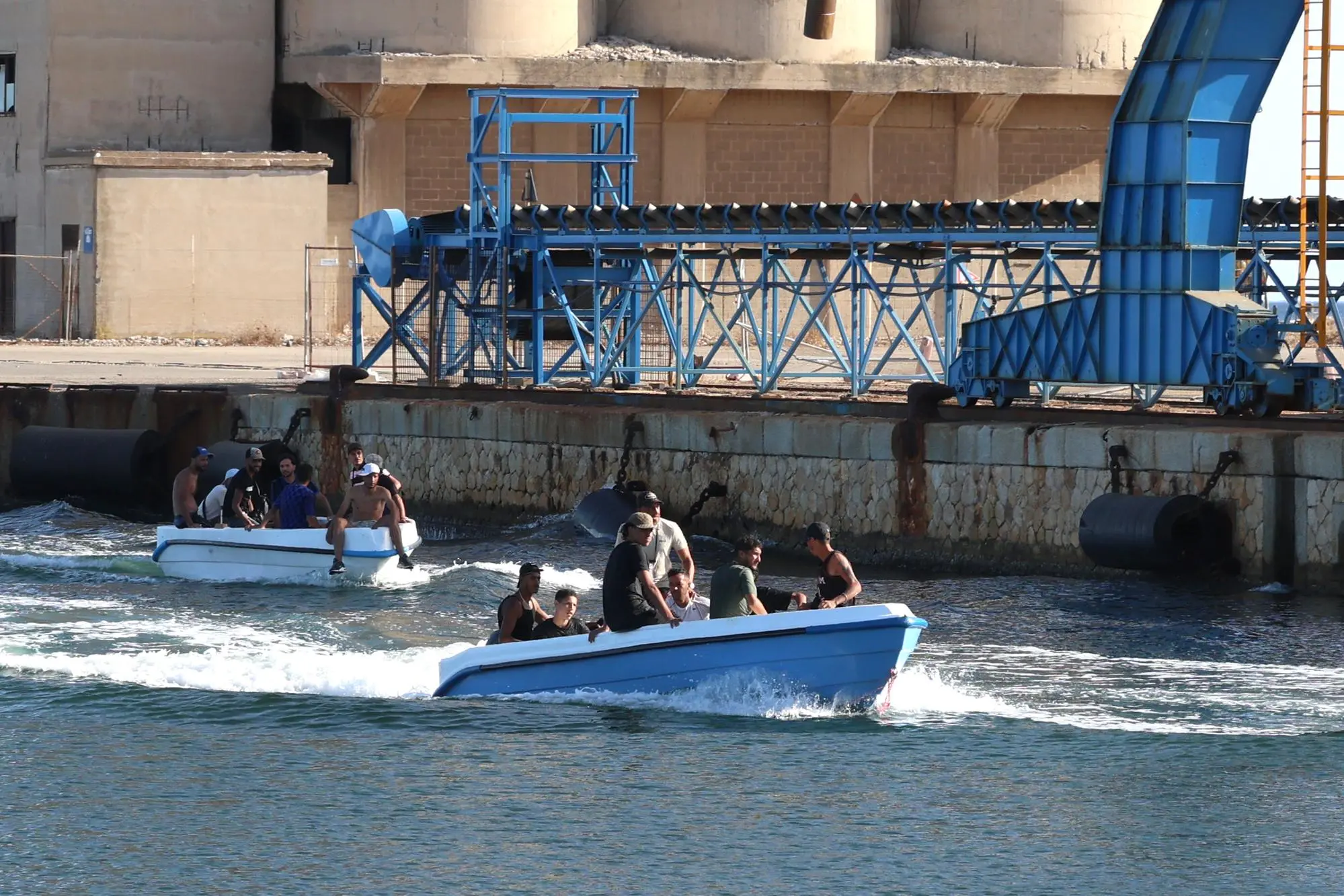 Sbarco di migranti a Porto Pino (foto di repertorio)