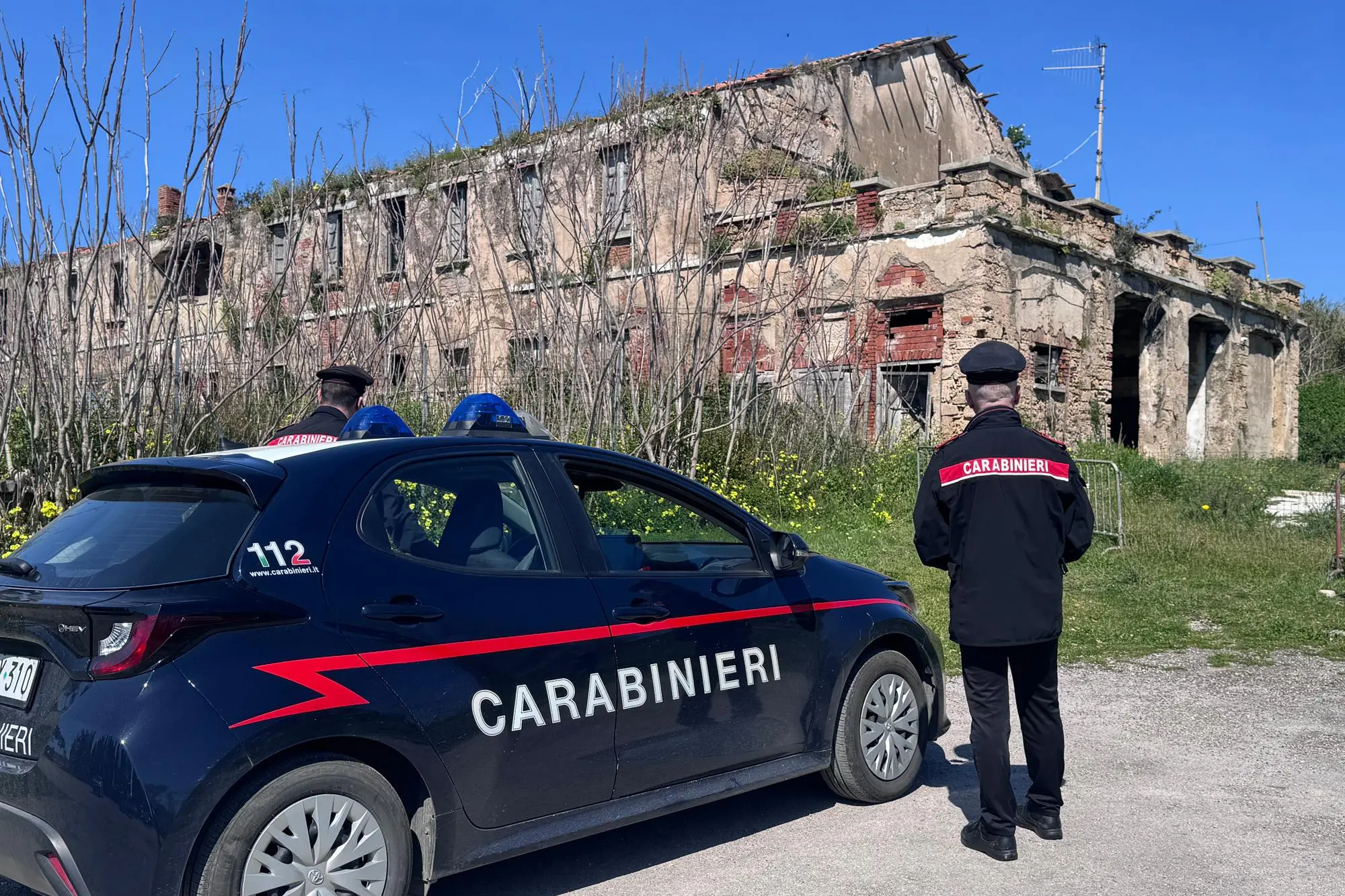 I carabinieri sul luogo del ritrovamento (Foto: Fiori)