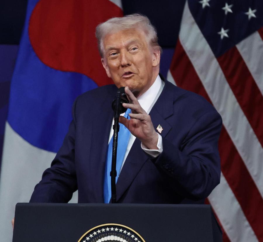 La mail di Epstein: «Trump a casa mia  con Virginia Giuffre»