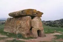 Il dolmen "Sa Coveccada" (foto L'Unione Sarda - Tellini)