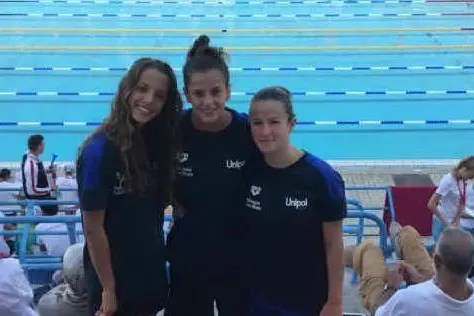 Giorgia Meloni, a destra (foto da Nuotatori Sardi)