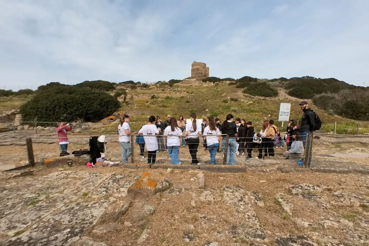 Cabras, gli studenti nei siti archeologici (Foto concessa)