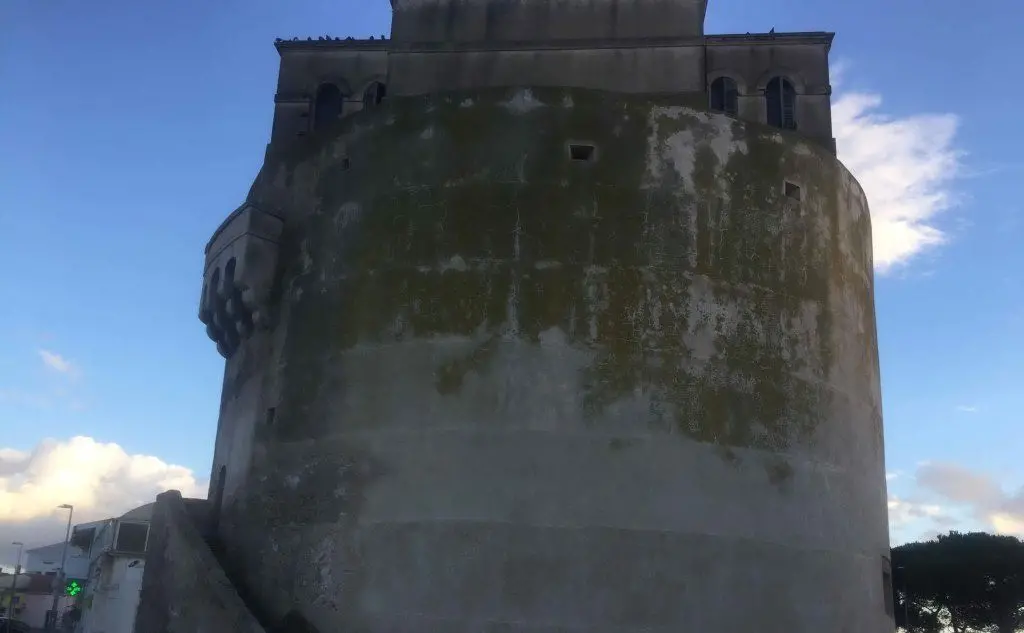 La torre spagnola a Torregrande (foto V. Pinna )