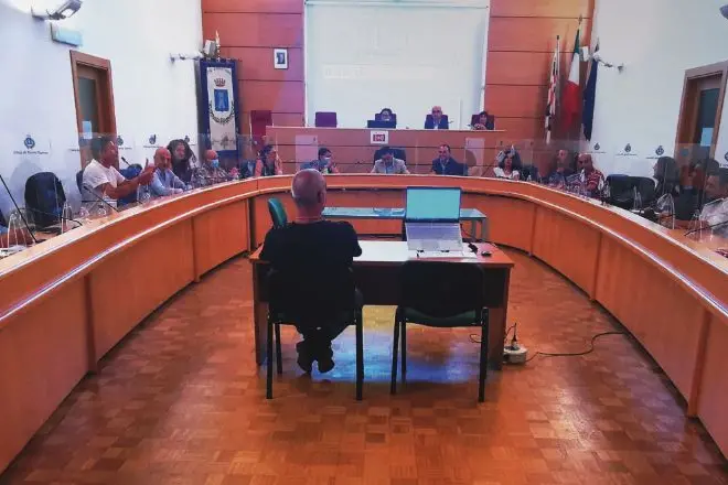 L'aula consiliare di Porto Torres (foto Pala)