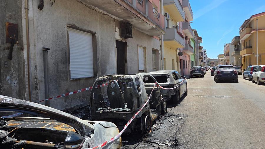 Quartu, vandali scatenati nella notte: danneggiate una decina di auto