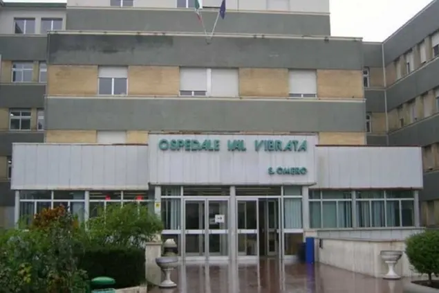 L'ospedale Sant'Omero di Teramo (Ansa)