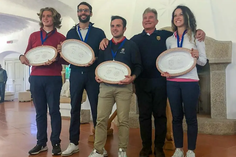 从左到右，Mario Marigo、Filippo Pani、Francesco Vincis、区域代表 Stefano Arrica、Valentina Pettinau（照片 Gianluca Zuddas / Federgolf）