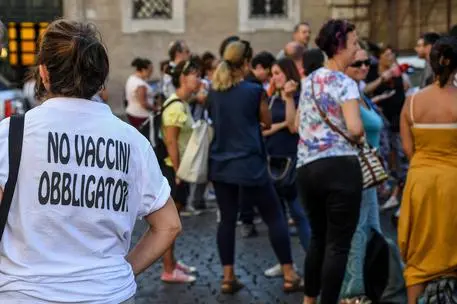 Manifestazione comitato no vax, in concomitanza con discussione del Milleproroghe alla Camera, Roma, 11 settembre 2018. ANSA/ALESSANDRO DI MEO