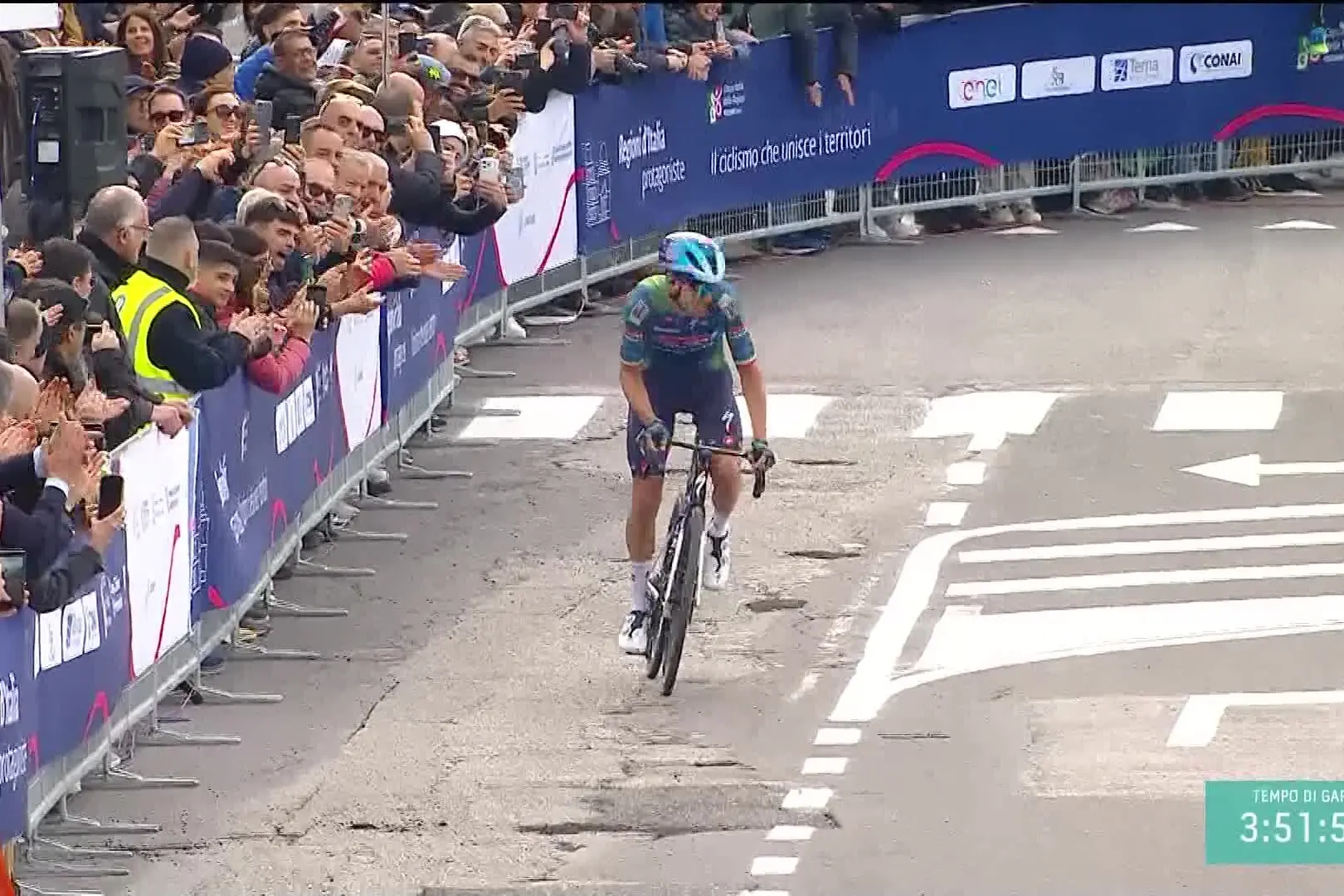 Giro di Sardegna, Filippo Zana trionfa a Nuoro e “afferra” la corsa