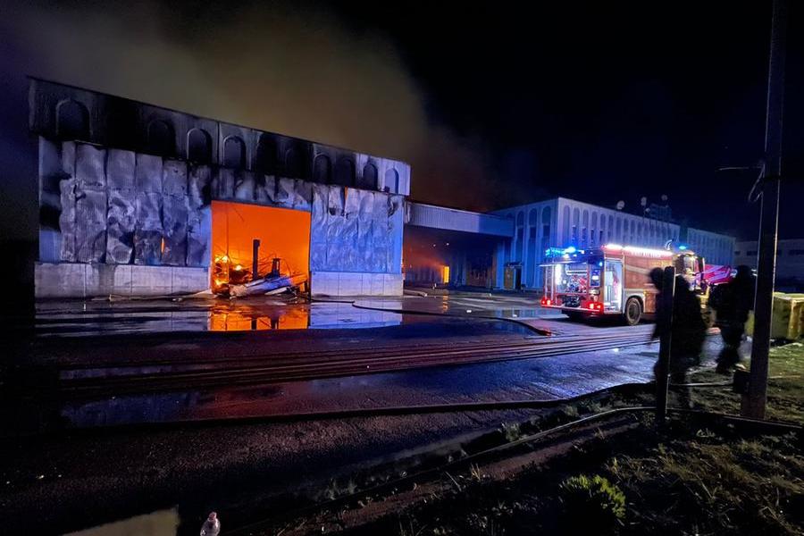 Macchiareddu, allarme incendio in zona industriale
