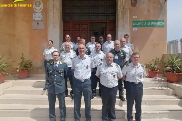 La visita del generale di Brigata, Claudio Bolognese, a Porto Torres (foto GdF)