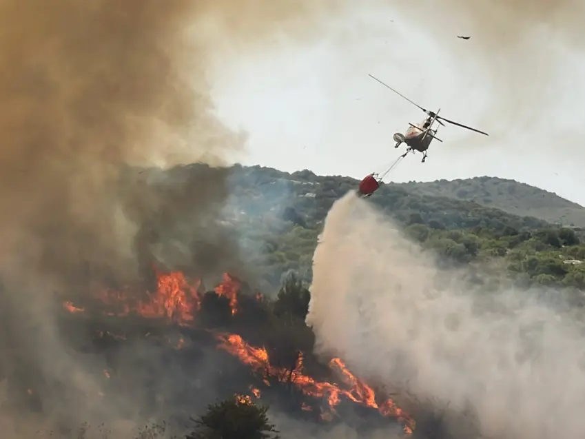Un elicottero dell'antincendio