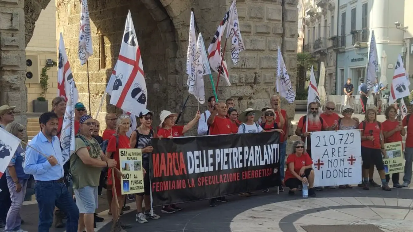 https://immagini.unionesarda.it/version/c:MWJiZDAzMGUtOTBlZi00:MTkwMWEyYWMtZWJiYy00/image.webp?f=16:9
