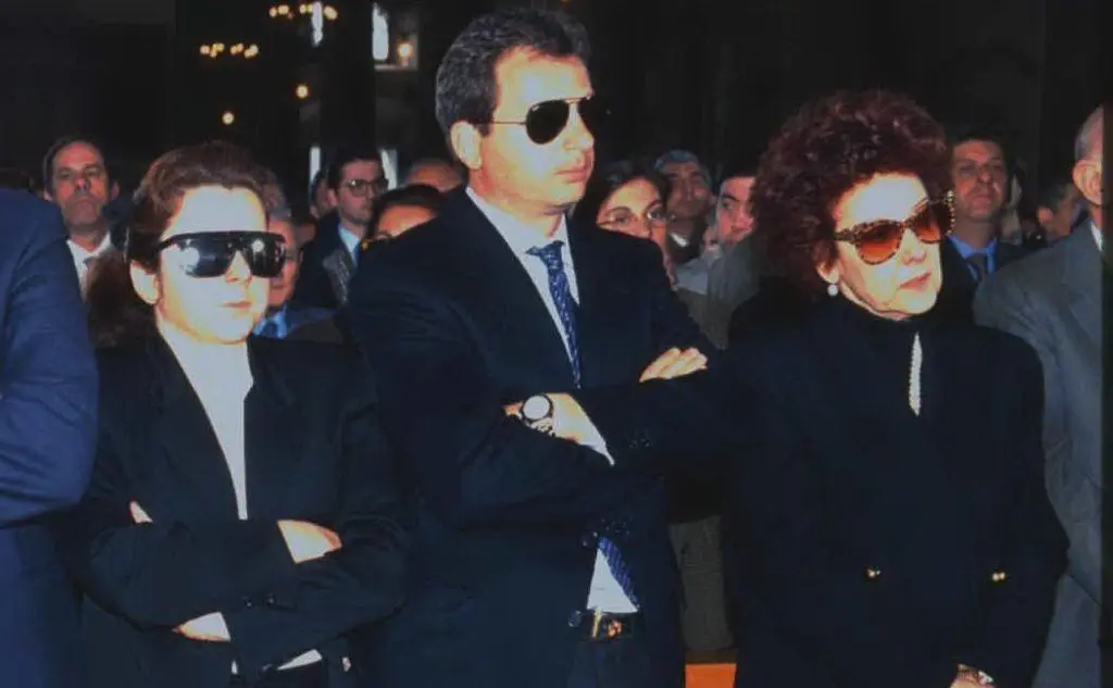 Il figlio Marcello ai funerali insieme alla sorella Susanna e alla madre