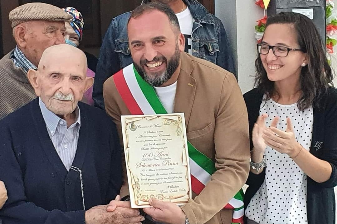 Salvatore Pinna con il sindaco (Foto Tellini)