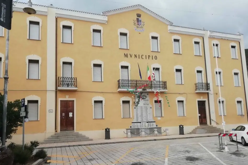 Il municipio (Foto Cazzaniga)